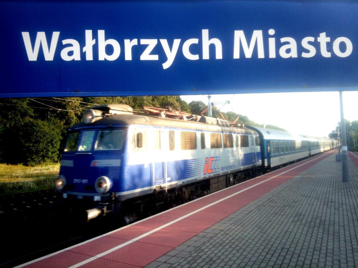 Art Mieszkanie Blisko Dworca Pkp Walbrzych Miasto 외부 사진