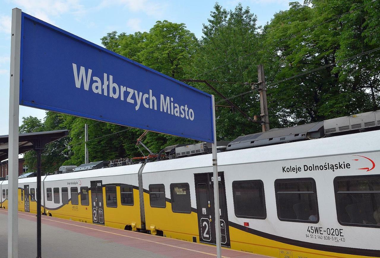 Art Mieszkanie Blisko Dworca Pkp Walbrzych Miasto 외부 사진