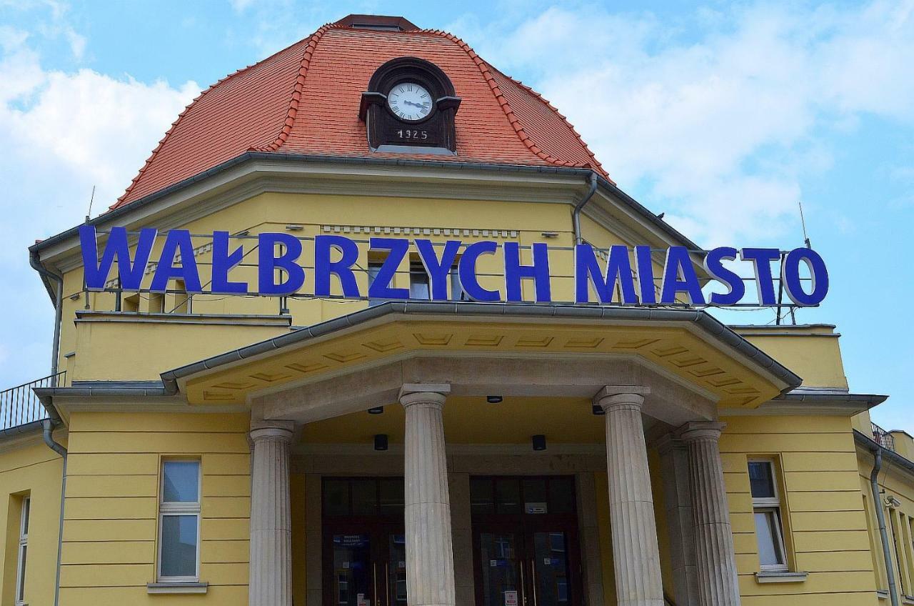 Art Mieszkanie Blisko Dworca Pkp Walbrzych Miasto 외부 사진